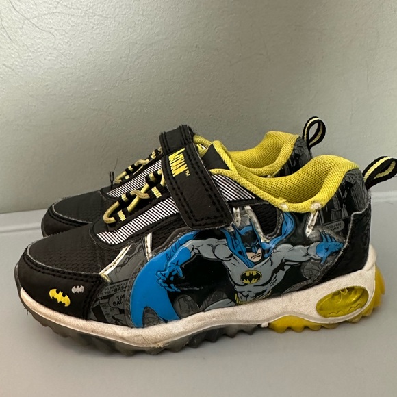 Toddler light-up Batman Sneakers - Picture 4 of 7